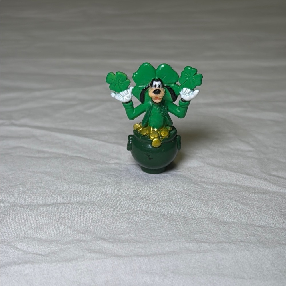 Disney Parks Collectors Pack Series 7 St Patrick's Day Goofy Retired HTF EUC